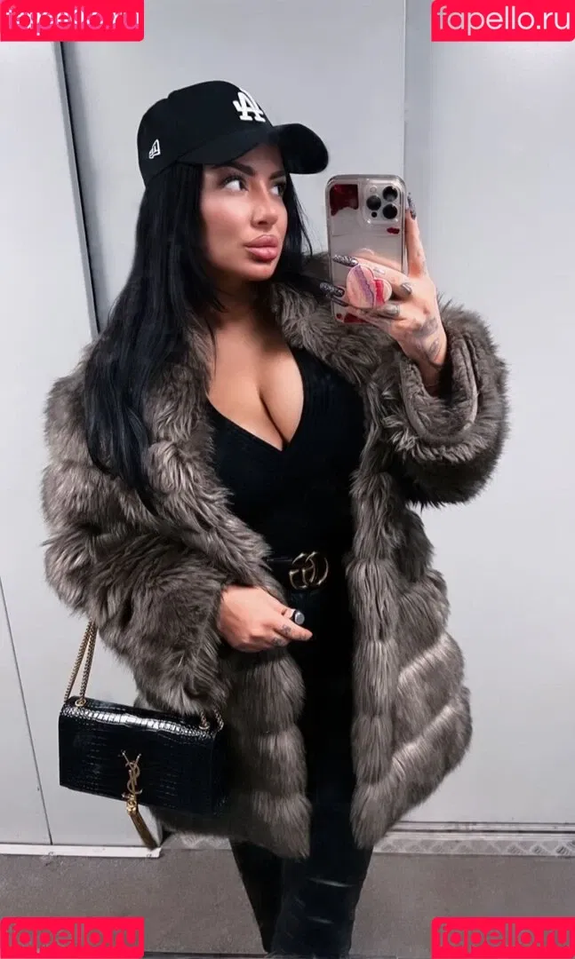 Kristina Karieva / alicia_kristina / kristinkarieva Onlyfans Photo Gallery 