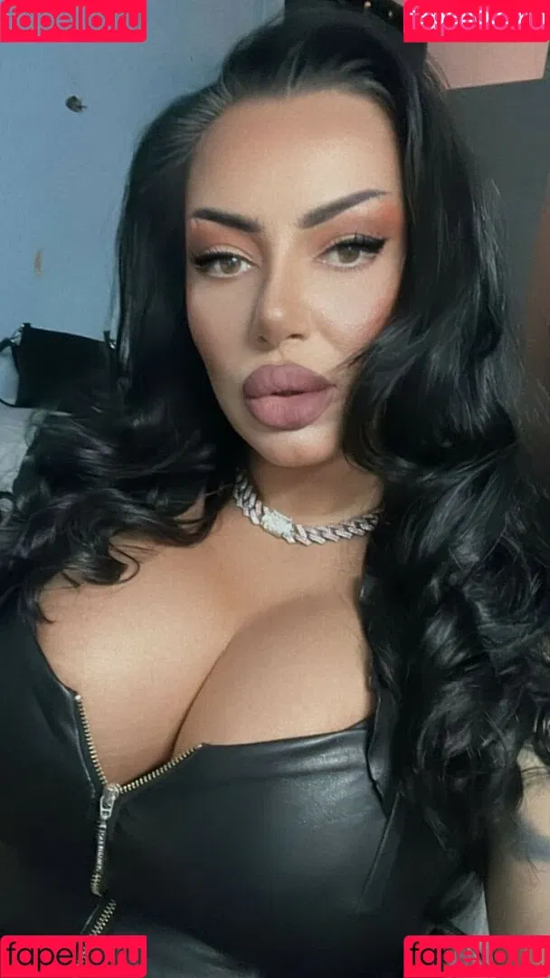 Kristina Karieva / alicia_kristina / kristinkarieva Onlyfans Photo Gallery 