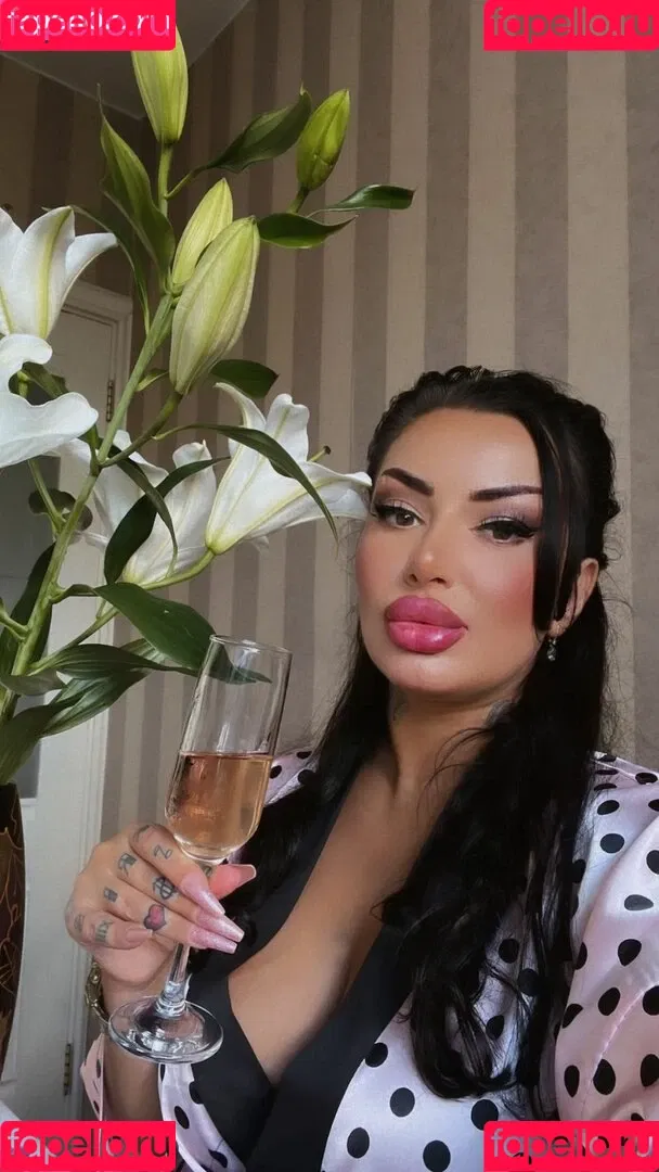Kristina Karieva / alicia_kristina / kristinkarieva Onlyfans Photo Gallery 