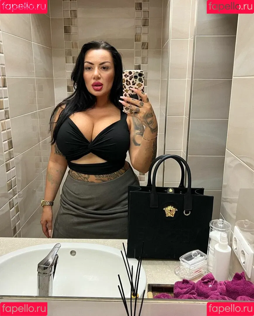 Kristina Karieva / alicia_kristina / kristinkarieva Onlyfans Photo Gallery 