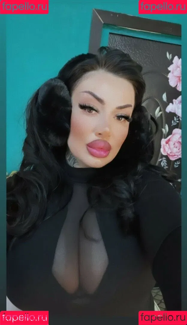 Kristina Karieva / alicia_kristina / kristinkarieva Onlyfans Photo Gallery 