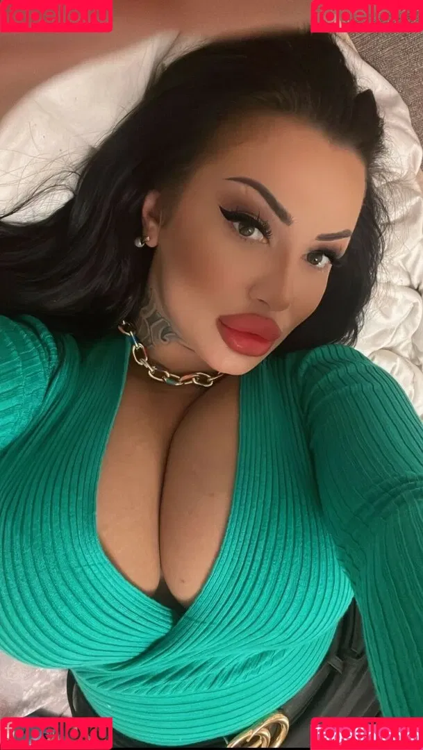 Kristina Karieva / alicia_kristina / kristinkarieva Onlyfans Photo Gallery 