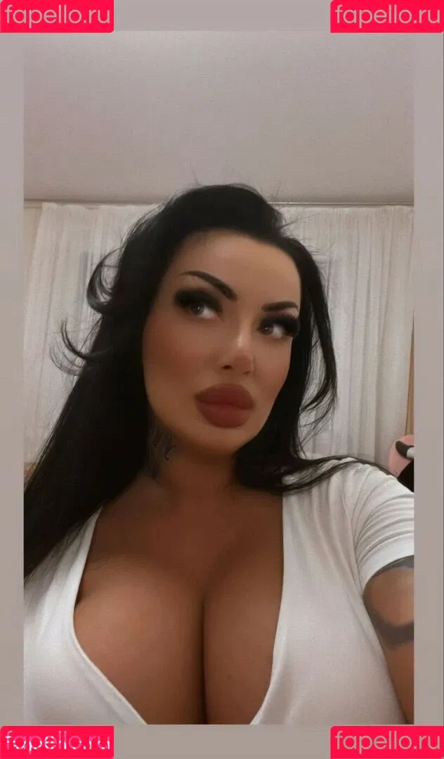 Kristina Karieva / alicia_kristina / kristinkarieva Onlyfans Photo Gallery 