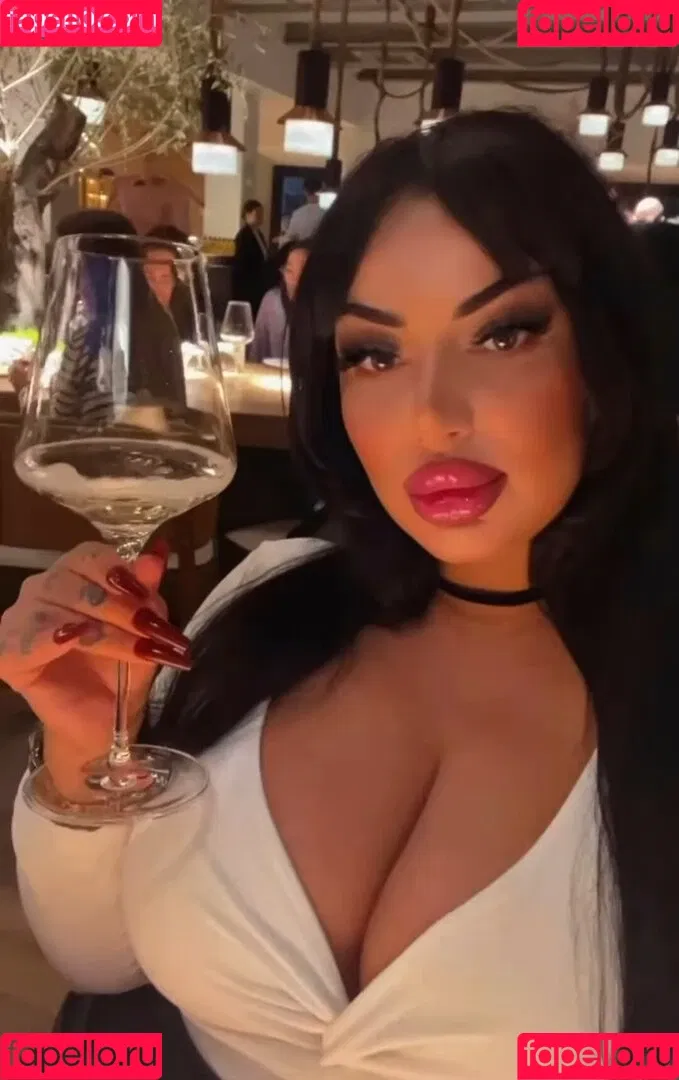 Kristina Karieva / alicia_kristina / kristinkarieva Onlyfans Photo Gallery 