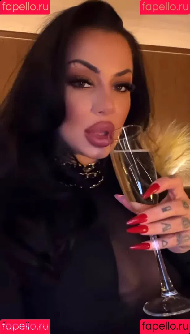 Kristina Karieva / alicia_kristina / kristinkarieva Onlyfans Photo Gallery 