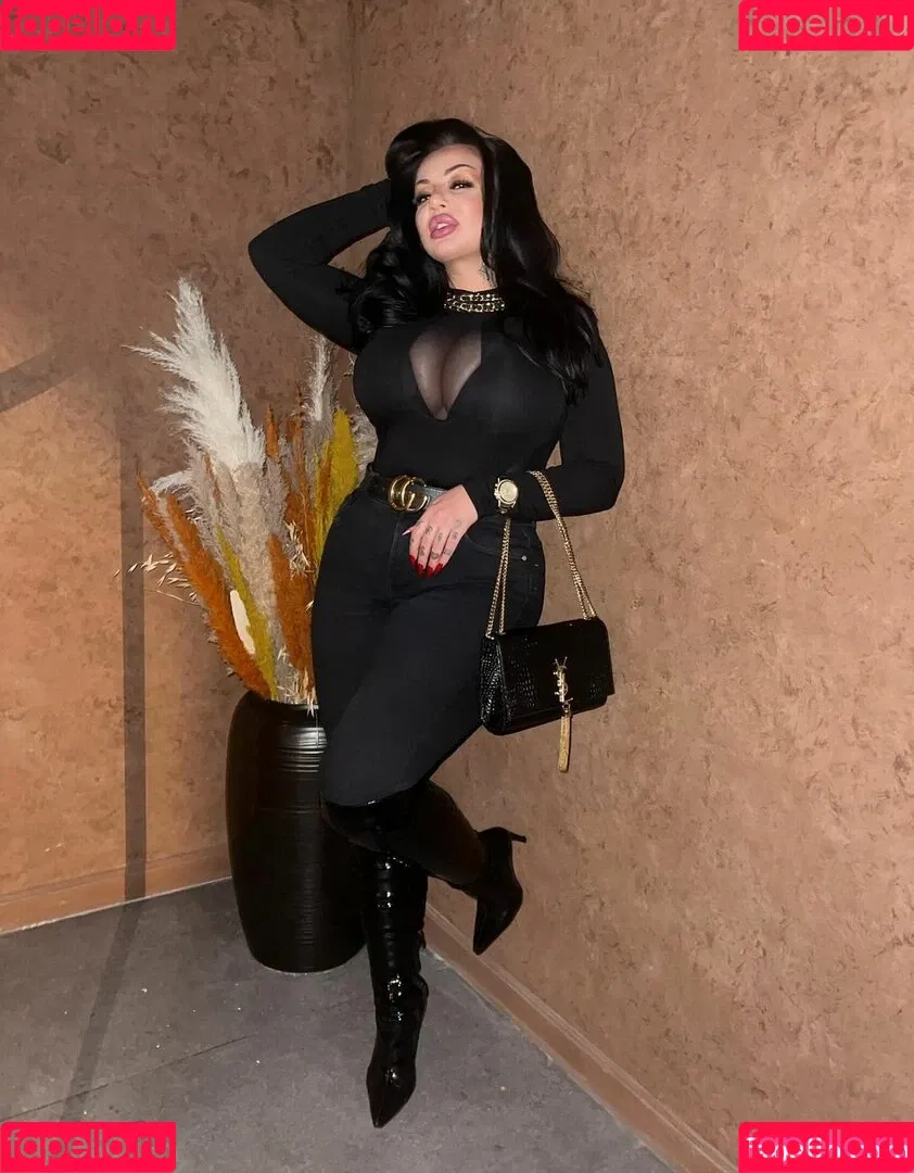 Kristina Karieva / alicia_kristina / kristinkarieva Onlyfans Photo Gallery 