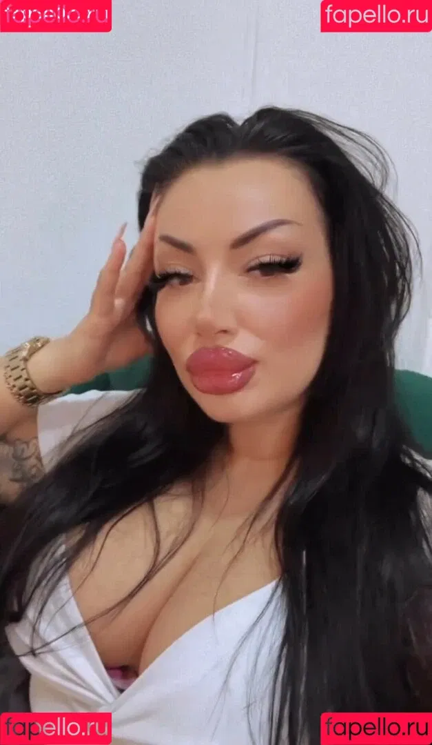 Kristina Karieva / alicia_kristina / kristinkarieva Onlyfans Photo Gallery 