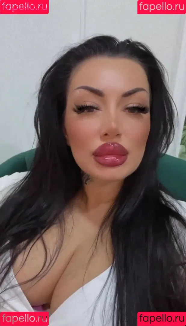 Kristina Karieva / alicia_kristina / kristinkarieva Onlyfans Photo Gallery 