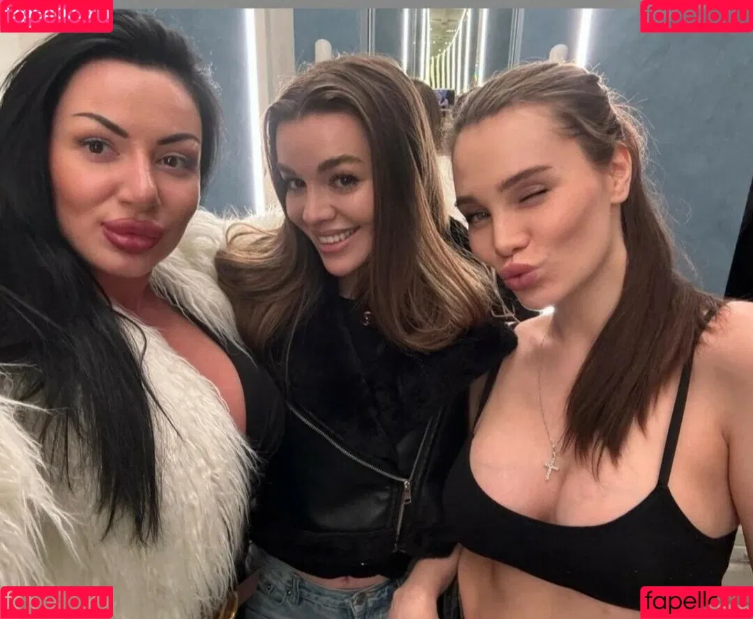 Kristina Karieva / alicia_kristina / kristinkarieva Onlyfans Photo Gallery 