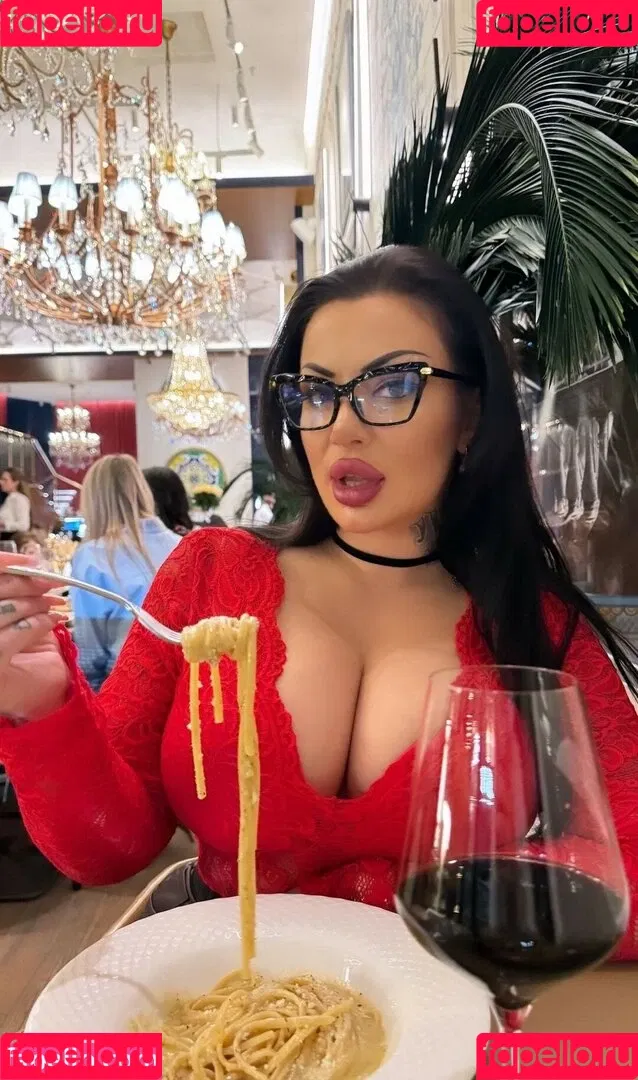 Kristina Karieva / alicia_kristina / kristinkarieva Onlyfans Photo Gallery 