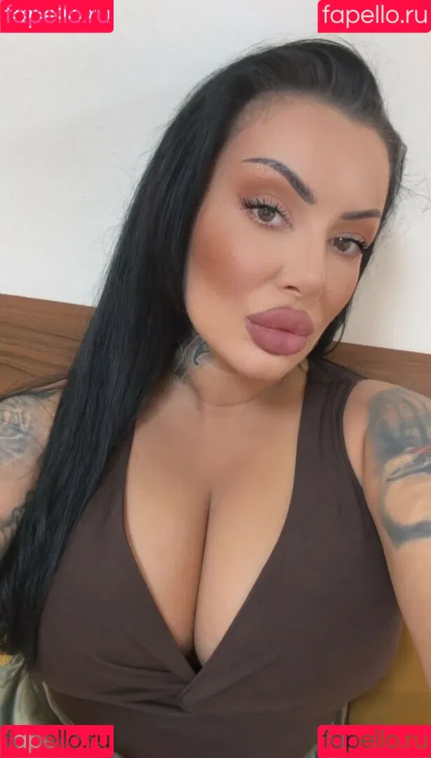 Kristina Karieva / alicia_kristina / kristinkarieva Onlyfans Photo Gallery 