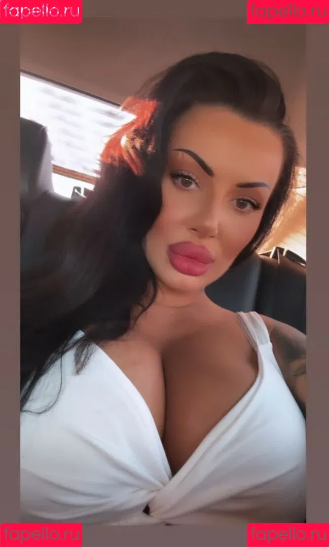 Kristina Karieva / alicia_kristina / kristinkarieva Onlyfans Photo Gallery 