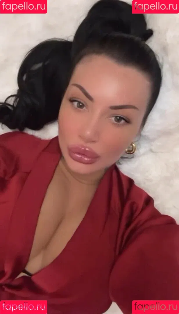 Kristina Karieva / alicia_kristina / kristinkarieva Onlyfans Photo Gallery 