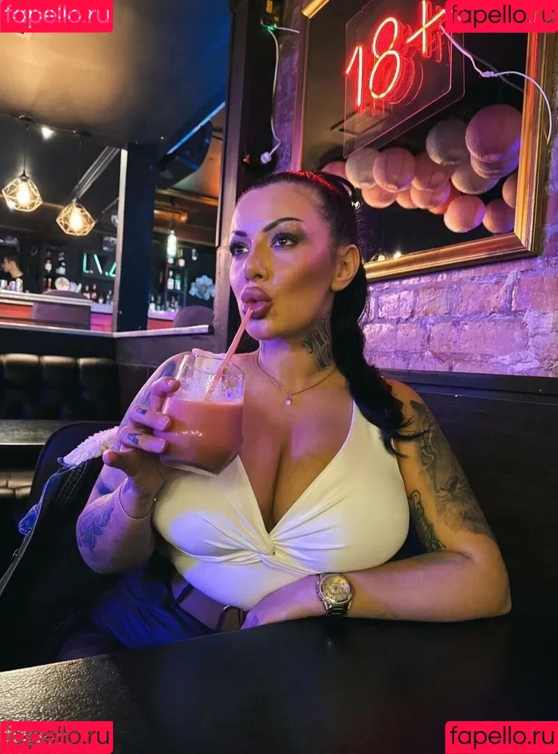 Kristina Karieva / alicia_kristina / kristinkarieva Onlyfans Photo Gallery 