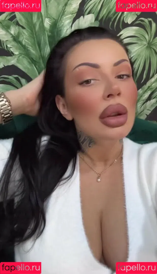 Kristina Karieva / alicia_kristina / kristinkarieva Onlyfans Photo Gallery 