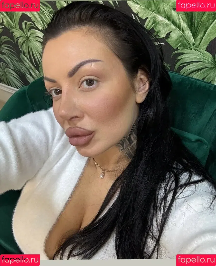 Kristina Karieva / alicia_kristina / kristinkarieva Onlyfans Photo Gallery 