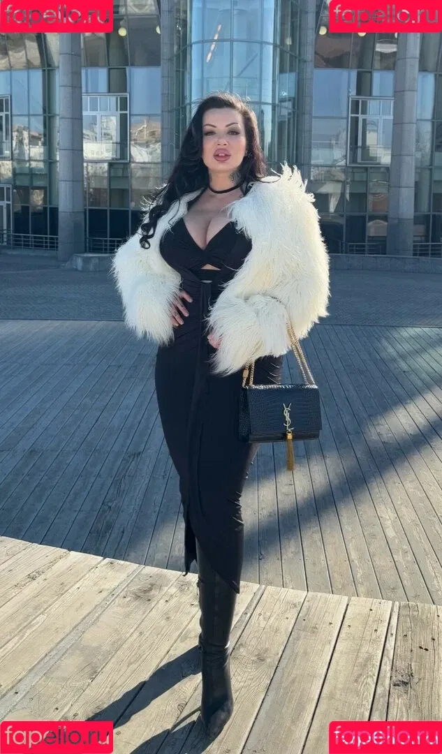 Kristina Karieva / alicia_kristina / kristinkarieva Onlyfans Photo Gallery 