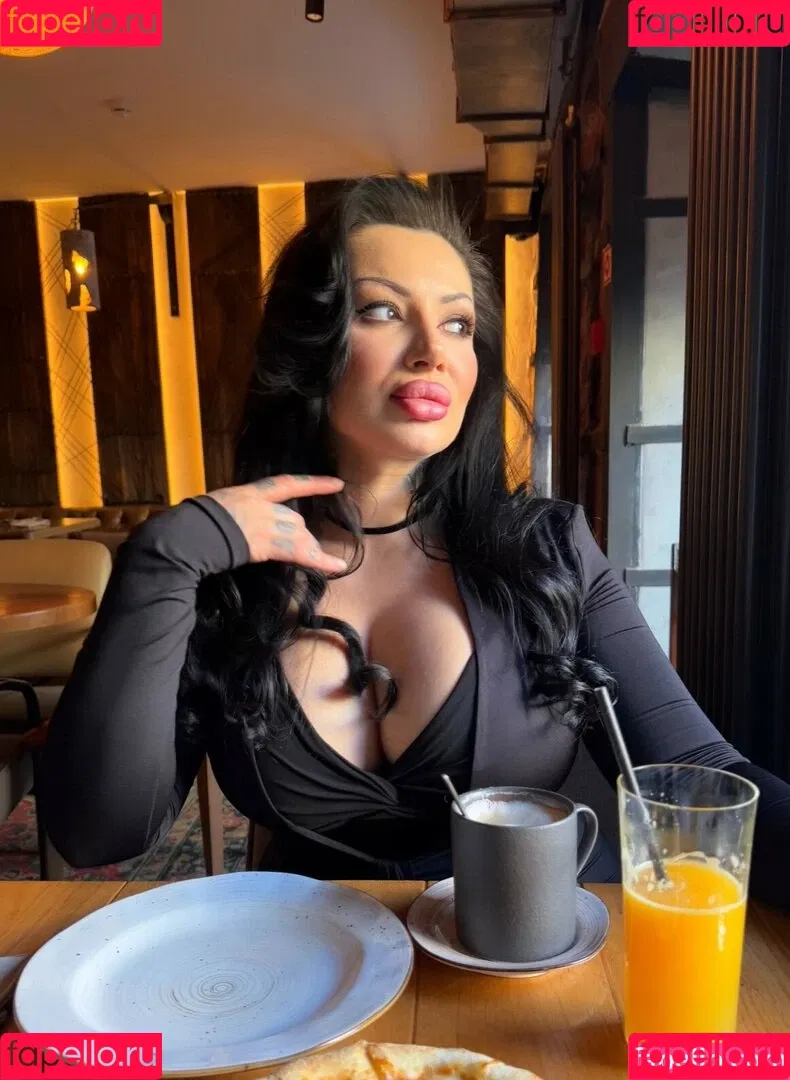 Kristina Karieva / alicia_kristina / kristinkarieva Onlyfans Photo Gallery 