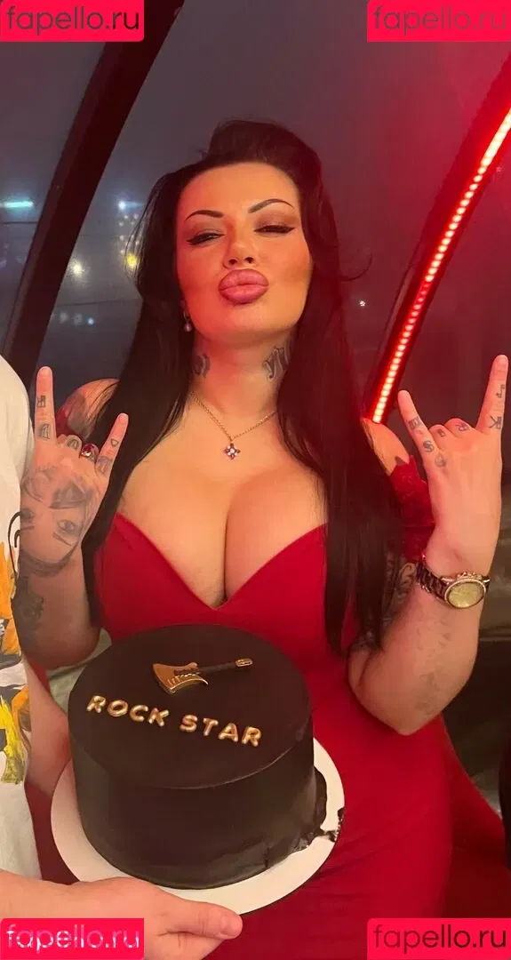 Kristina Karieva / alicia_kristina / kristinkarieva Onlyfans Photo Gallery 