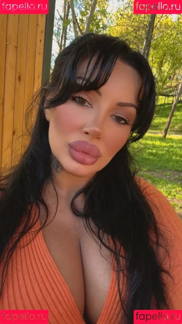 Kristina Karieva / alicia_kristina / kristinkarieva Onlyfans Photo Gallery 