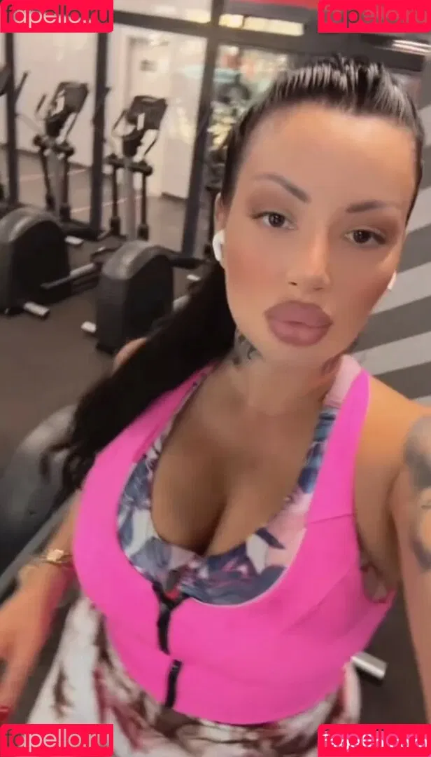 Kristina Karieva / alicia_kristina / kristinkarieva Onlyfans Photo Gallery 