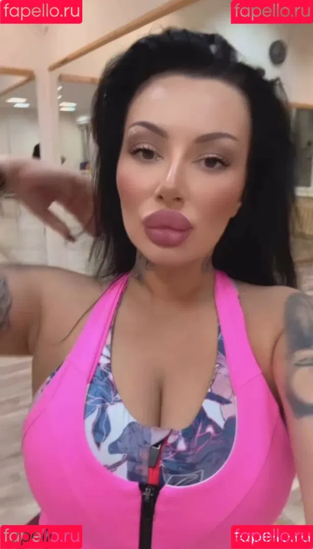 Kristina Karieva / alicia_kristina / kristinkarieva Onlyfans Photo Gallery 