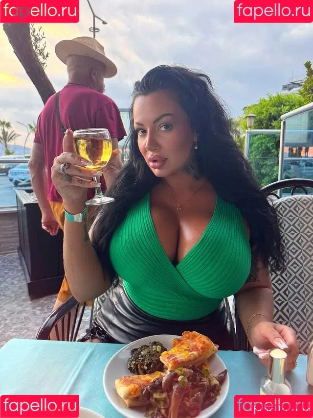 Kristina Karieva / alicia_kristina / kristinkarieva Onlyfans Photo Gallery 