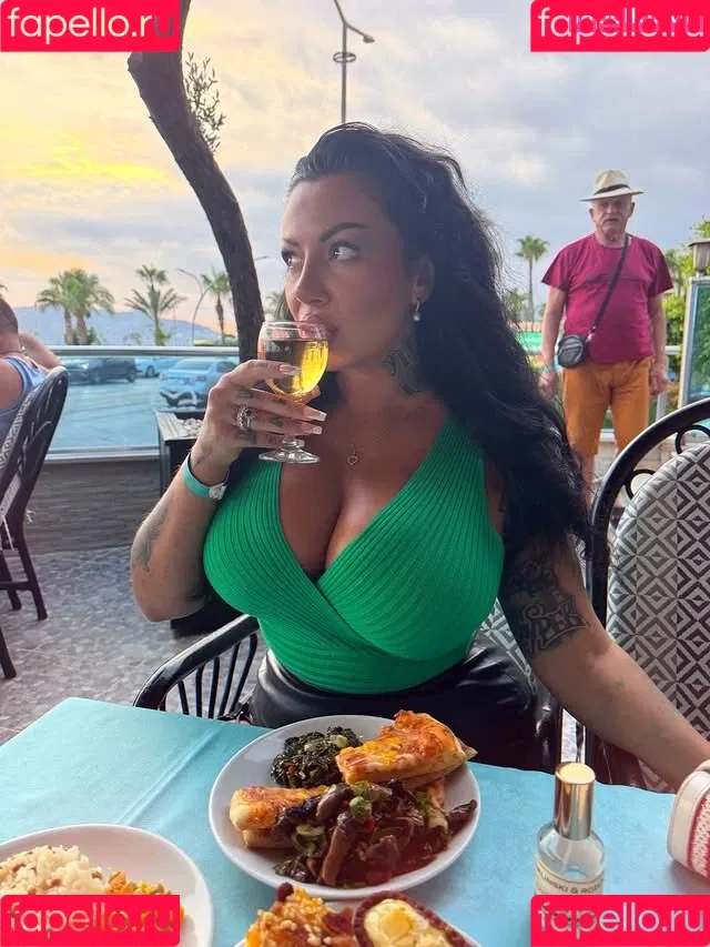 Kristina Karieva / alicia_kristina / kristinkarieva Onlyfans Photo Gallery 