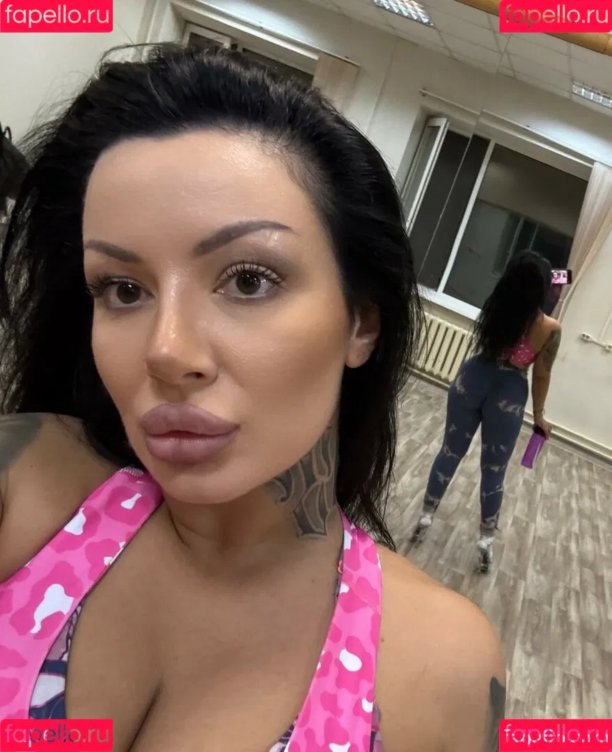 Kristina Karieva / alicia_kristina / kristinkarieva Onlyfans Photo Gallery 