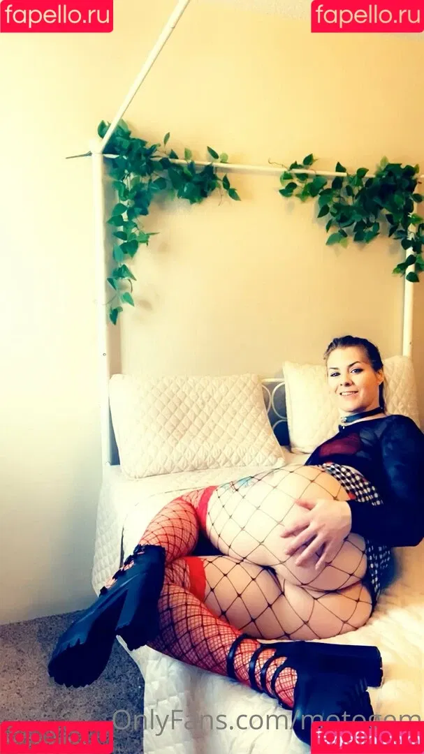 mollysmyles / motogem Onlyfans Photo Gallery 