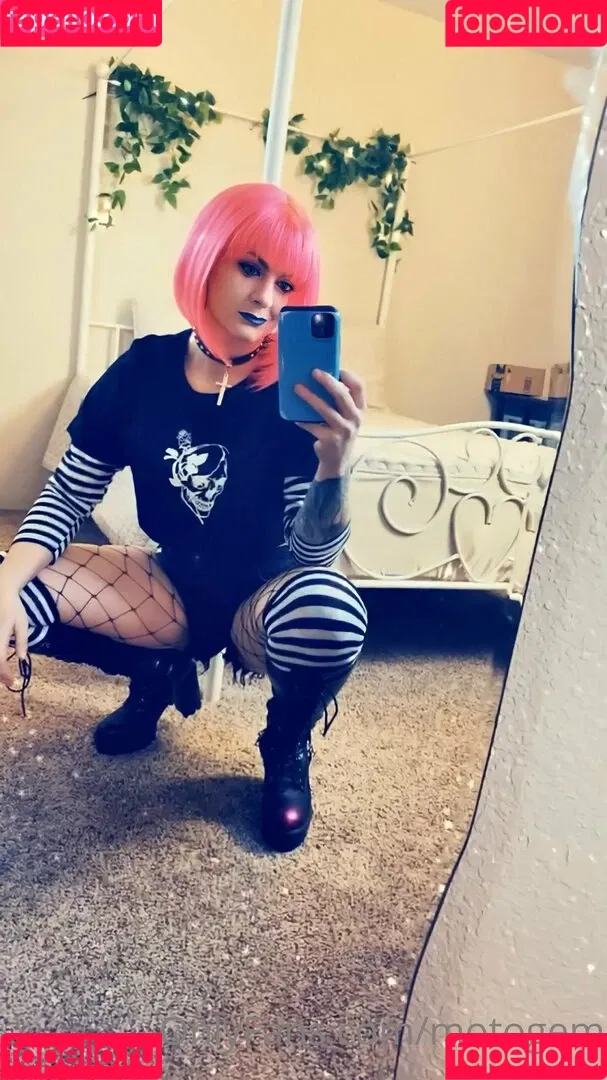 mollysmyles / motogem Onlyfans Photo Gallery 