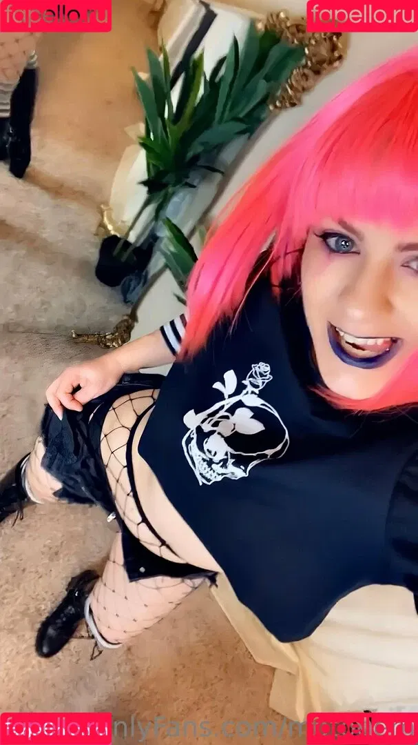 mollysmyles / motogem Onlyfans Photo Gallery 