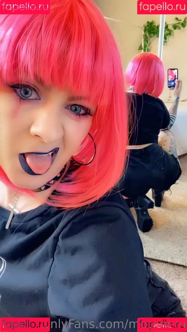 mollysmyles / motogem Onlyfans Photo Gallery 