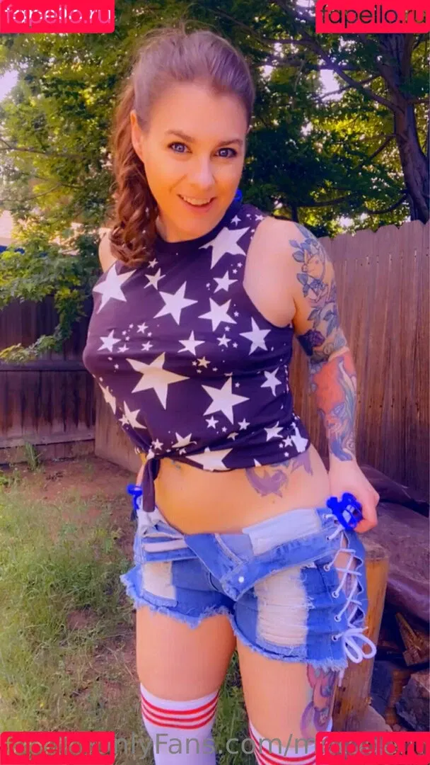 mollysmyles / motogem Onlyfans Photo Gallery 