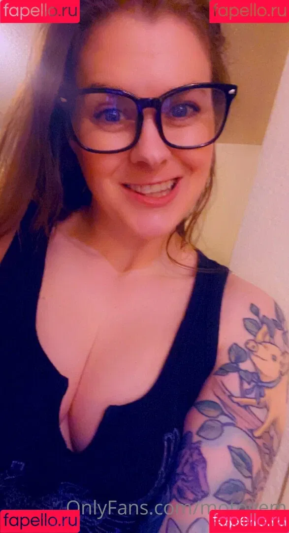 mollysmyles / motogem Onlyfans Photo Gallery 