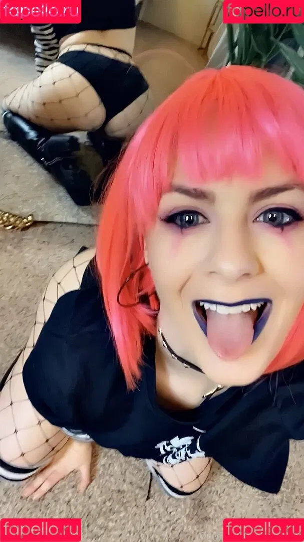 mollysmyles / motogem Onlyfans Photo Gallery 