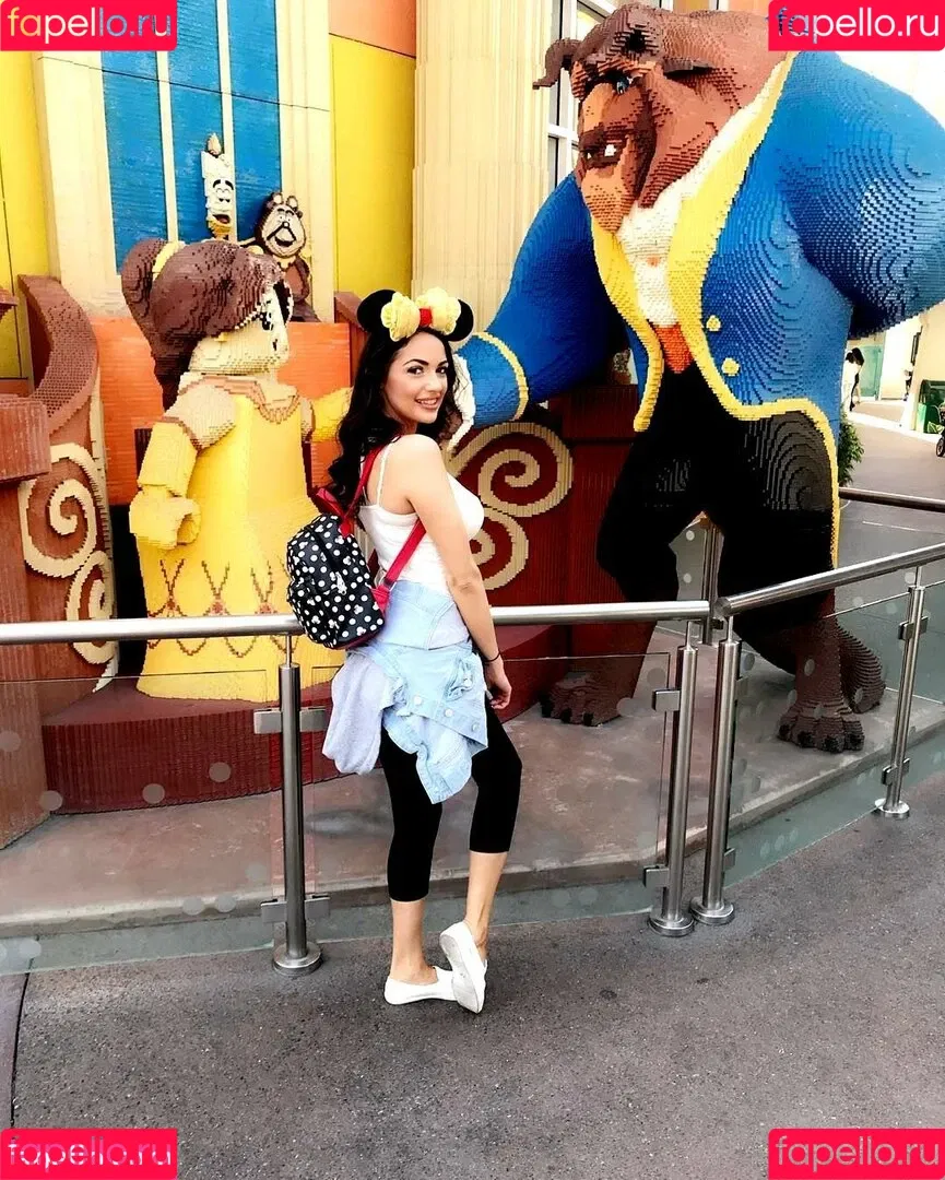 Sofi Ryan / https: / sofiryan / sofiryanofficial / sofiryanxoxoxo Onlyfans Photo Gallery 