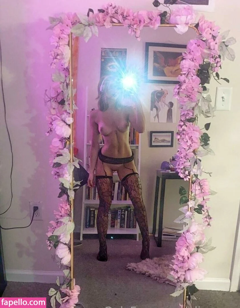 elise.eve / elise.evee Onlyfans Photo Gallery 