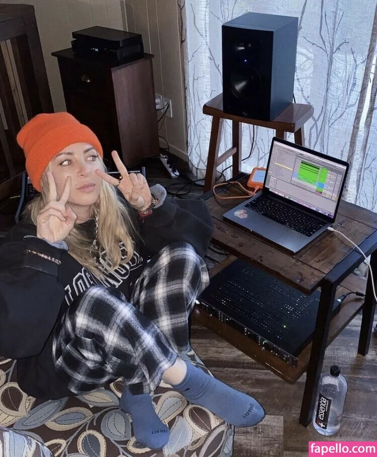 Alison Wonderland / alisonwonderland / allywonder Onlyfans Photo Gallery 