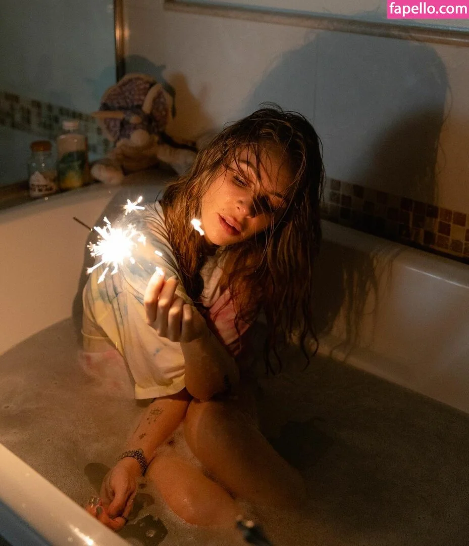 Alison Wonderland / alisonwonderland / allywonder Onlyfans Photo Gallery 