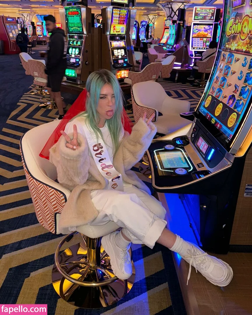 Alison Wonderland / alisonwonderland / allywonder Onlyfans Photo Gallery 