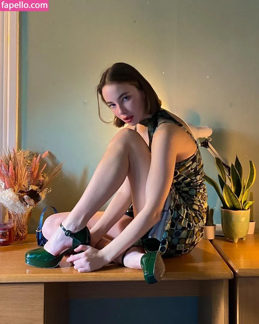 Amelie Manzoli Onlyfans Photo Gallery 