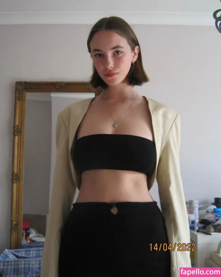 Amelie Manzoli Onlyfans Photo Gallery 