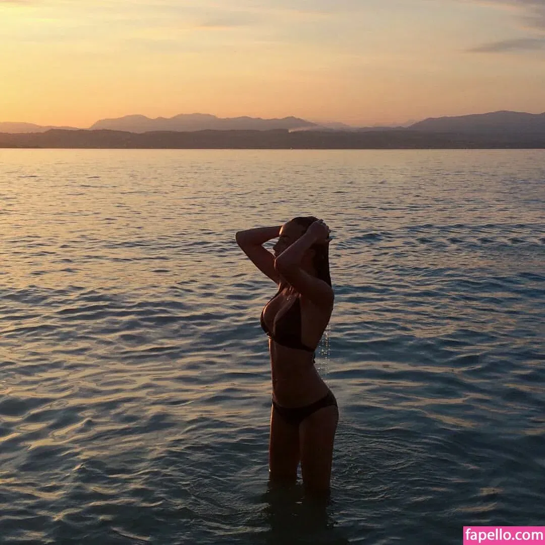 Amelie Manzoli Onlyfans Photo Gallery 