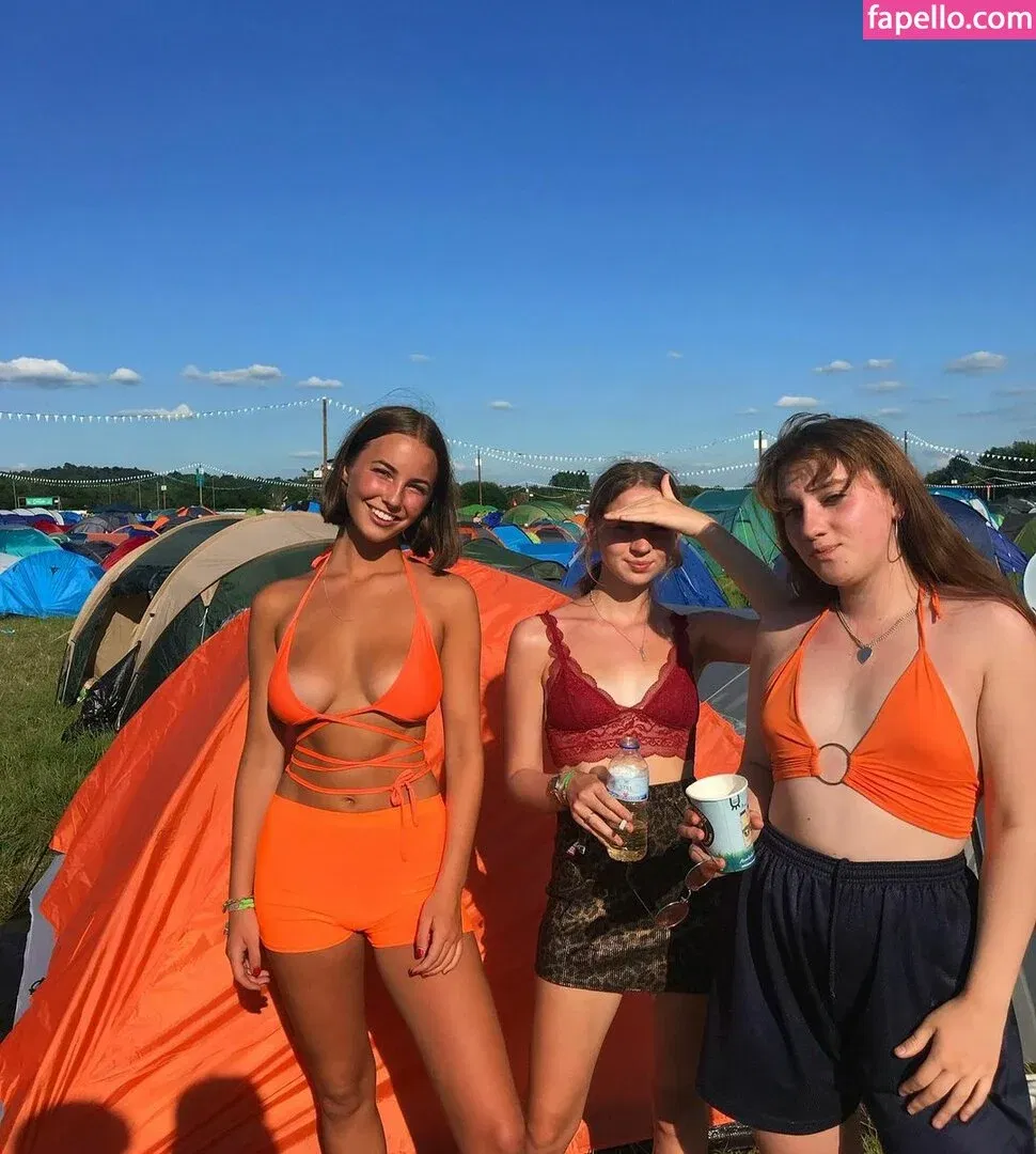 Amelie Manzoli Onlyfans Photo Gallery 