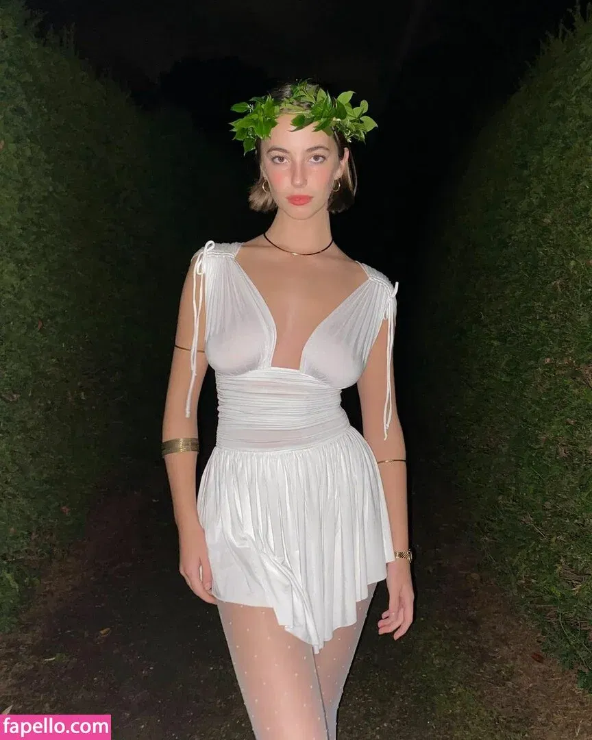 Amelie Manzoli Onlyfans Photo Gallery 