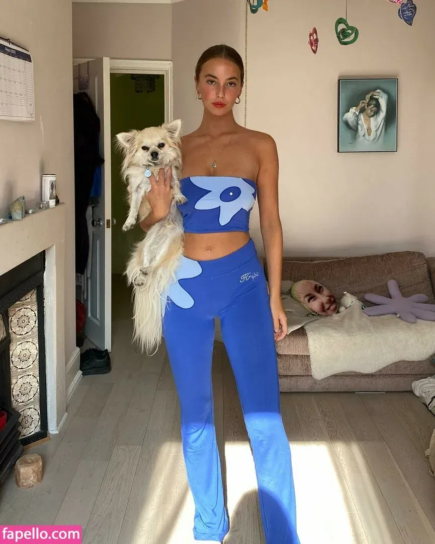 Amelie Manzoli Onlyfans Photo Gallery 