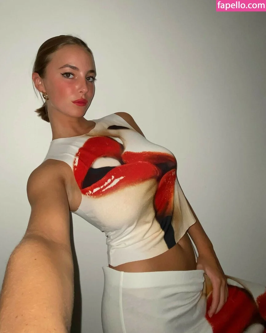 Amelie Manzoli Onlyfans Photo Gallery 