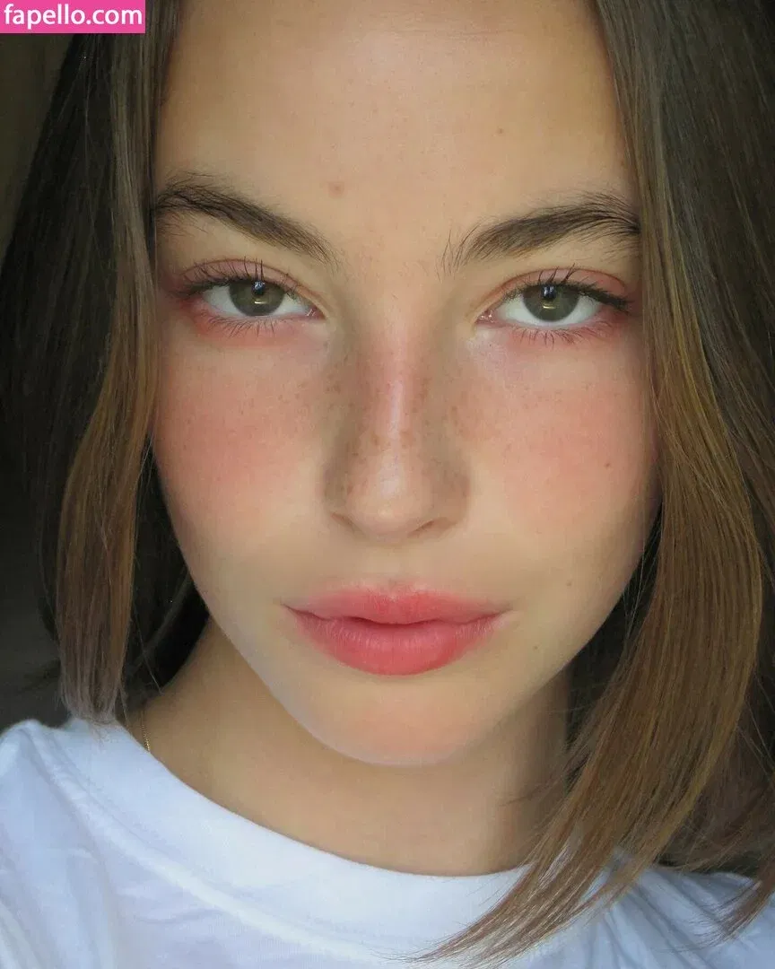 Amelie Manzoli Onlyfans Photo Gallery 