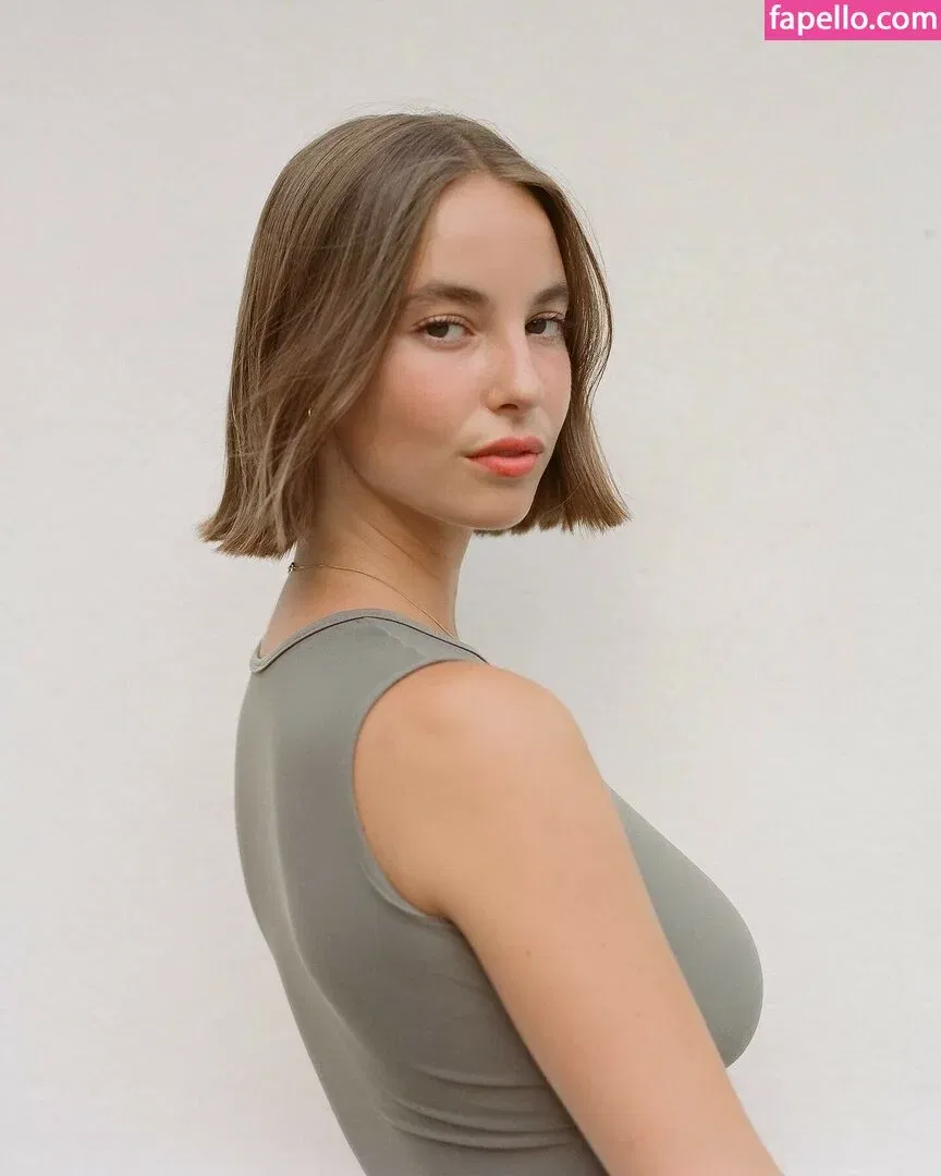 Amelie Manzoli Onlyfans Photo Gallery 